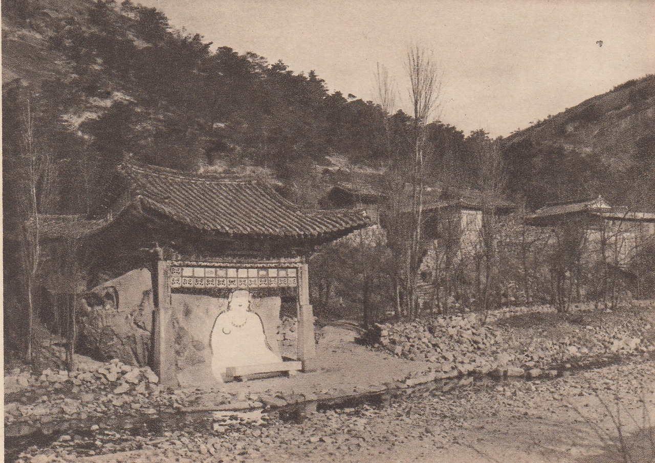 55 1933년 봄, 보도각 백불다드 헌터 찍음.webp